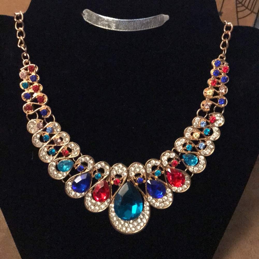 Multicolored Statement Necklace With Earrings - image 2